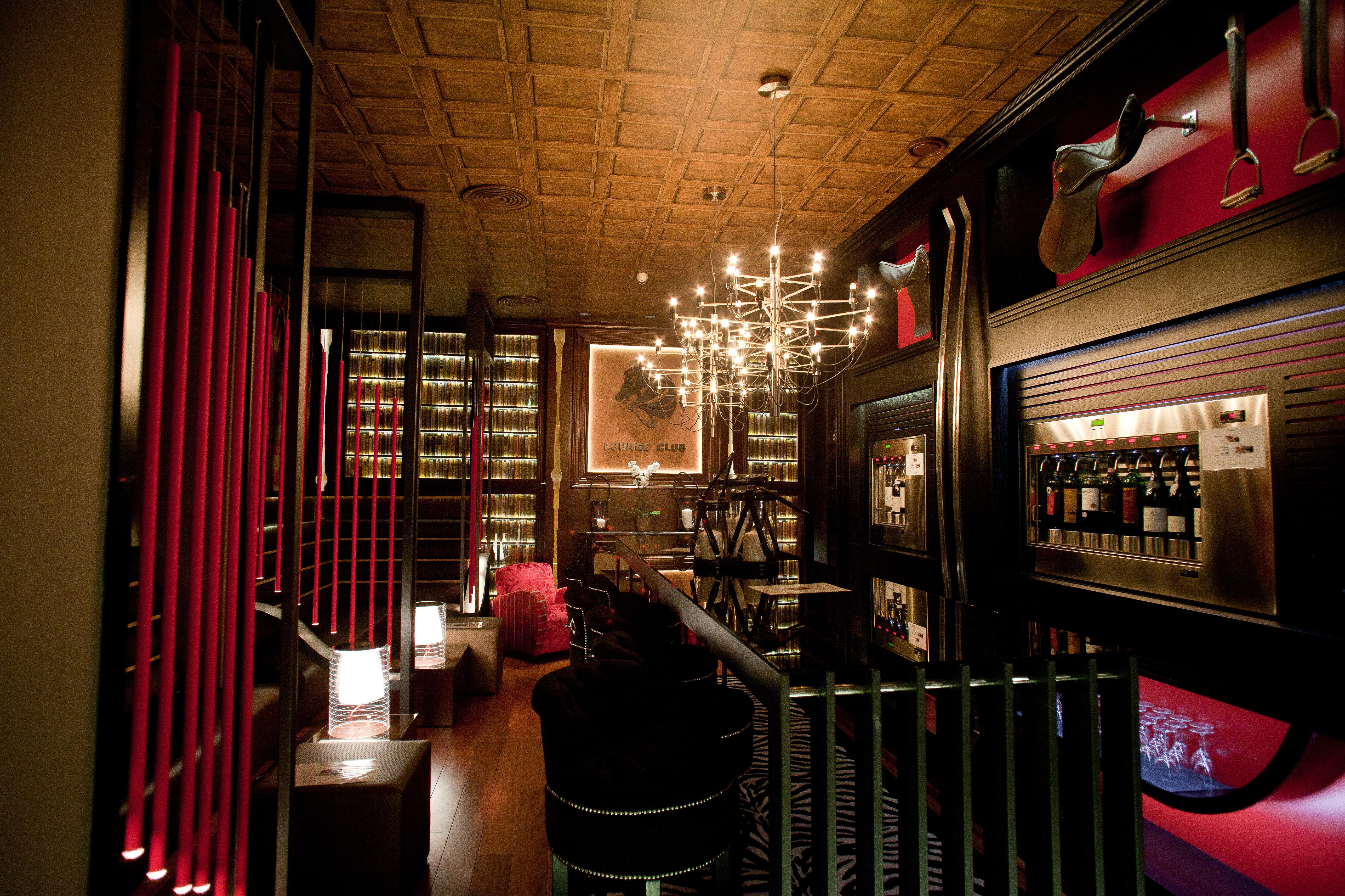 Longchamp Hotel 3*