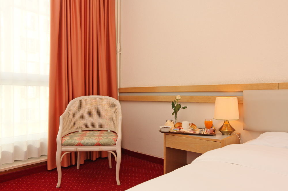 Longchamp Hotel 3*