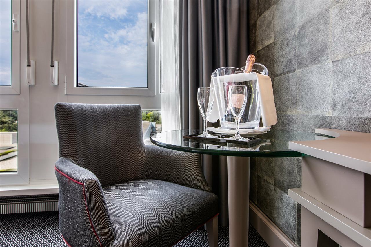 Longchamp Hotel 3*